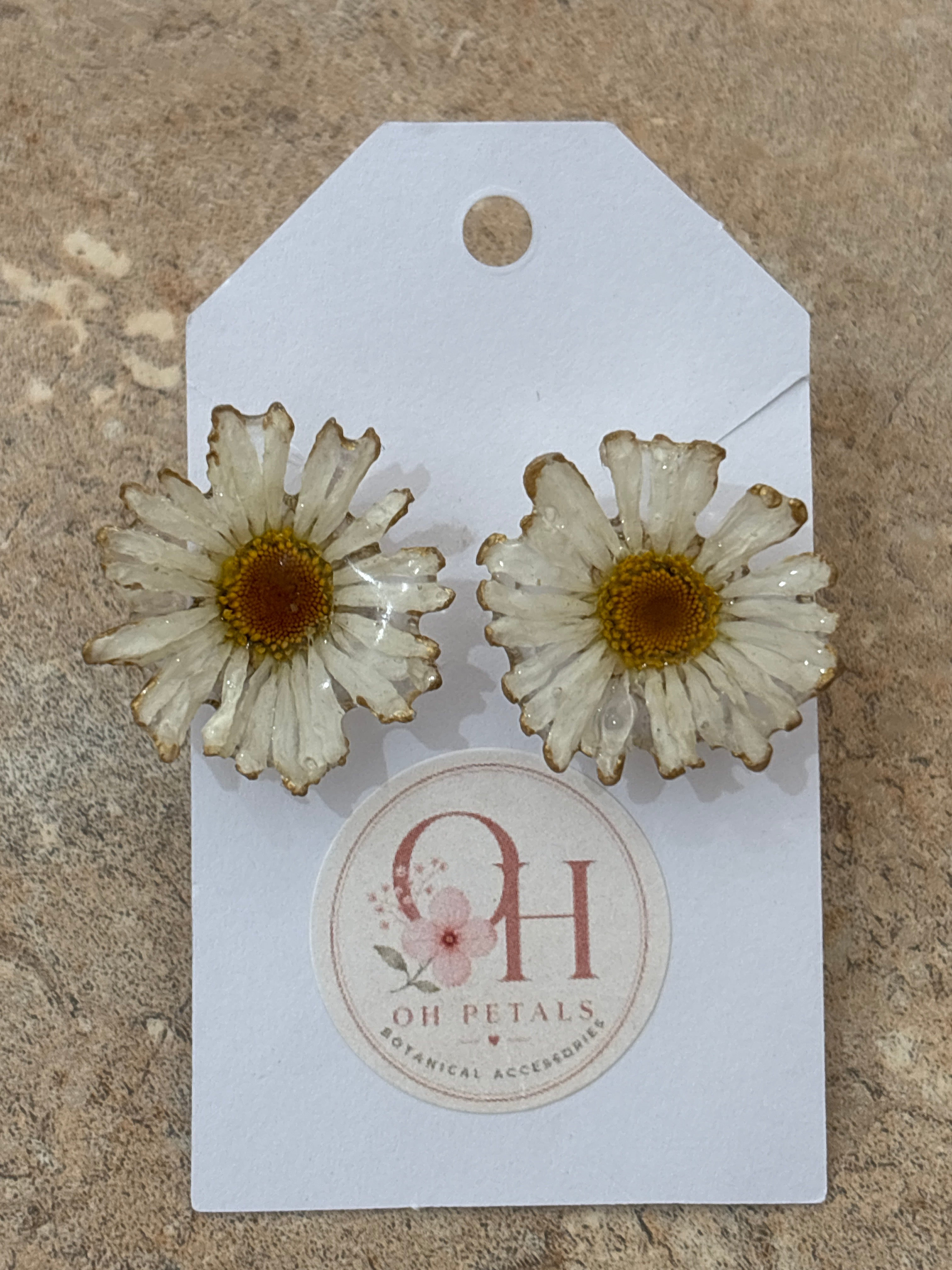 Oh Petals Petite Daisy Earrings